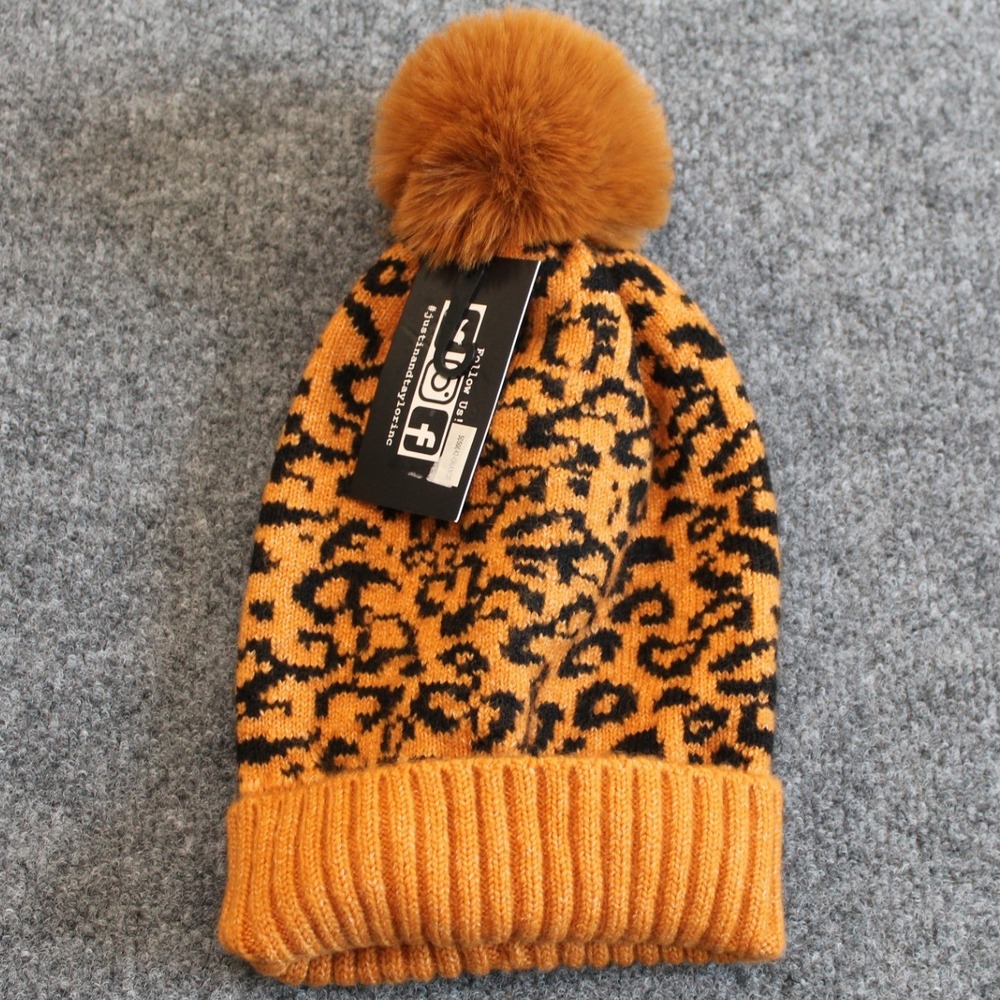 Justin & Taylor‎ Knit Beanie Leopard Print Faux Fur Pom Pom Hat